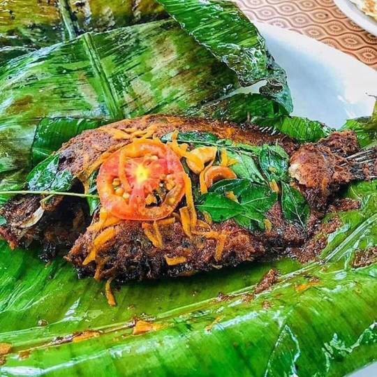 karimeen-pollichathu-seafood-restaurants-in-kumarakom