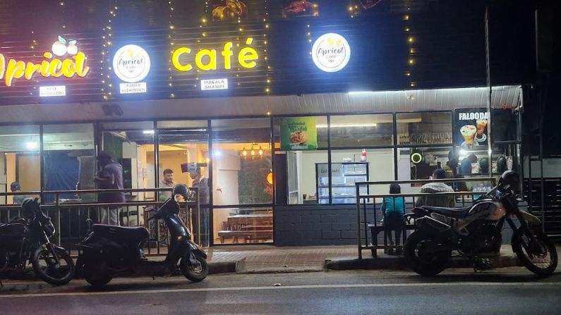 apricot Apricot restaurant in chengannur