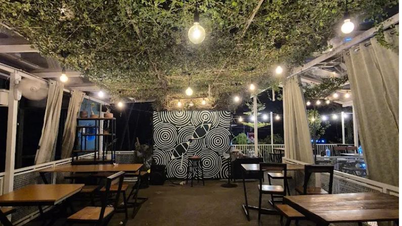 Cafes and restaurants in Ottapalam with snacks and beverages.