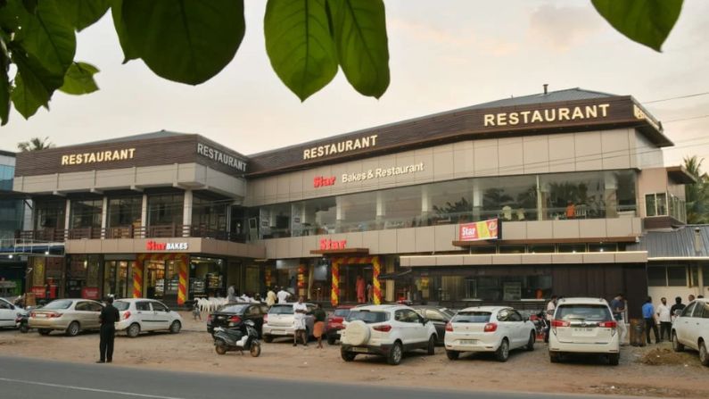 Fast food restaurants in Koyilandi serving snacks and meals.
