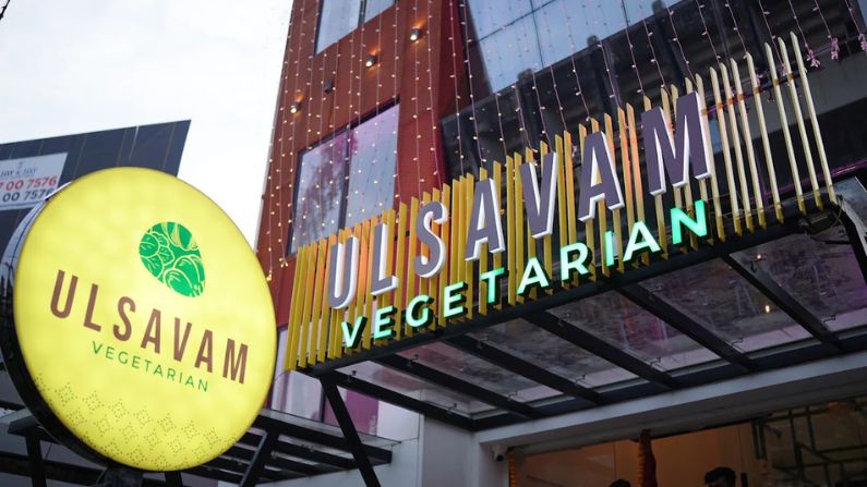 Ulsavam Restaurant in Calicut offers traditional Kerala vegetarian dishes in a cultural ambience