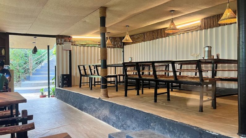 restaurant in devikulam showcasing the rustic hut-style setup at Hut il Thatt Restaurant