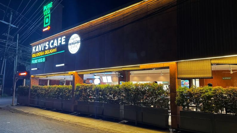 restaurant in perumbavoor featuring a cosy café setting at Kavis Cafe