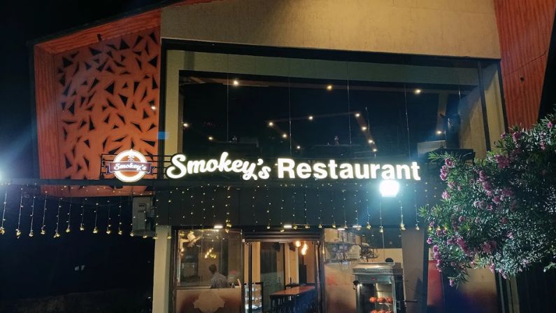 Smokey's Restaurant in Palakkad serving grilled chicken, barbeque dishes, and smoky non-vegetarian specialties.