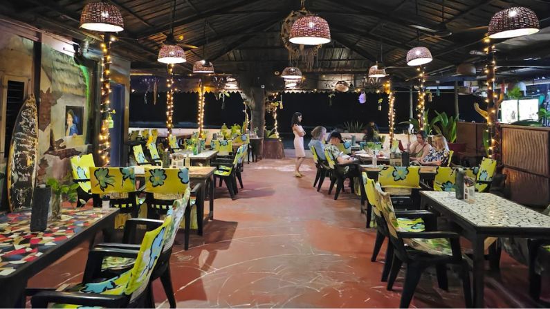 Beachside Dining Near Kovalam Lighthouse
