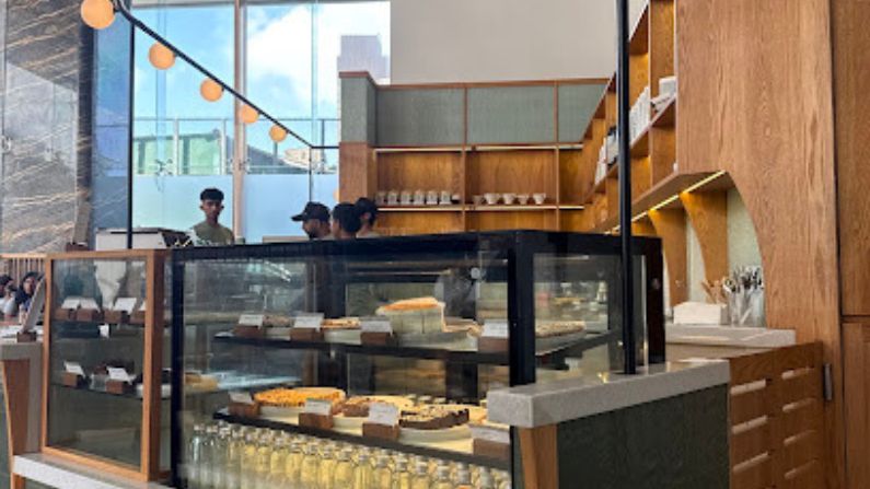 Grind cafe in Pettah offering premium coffee, desserts, and café-style dining.