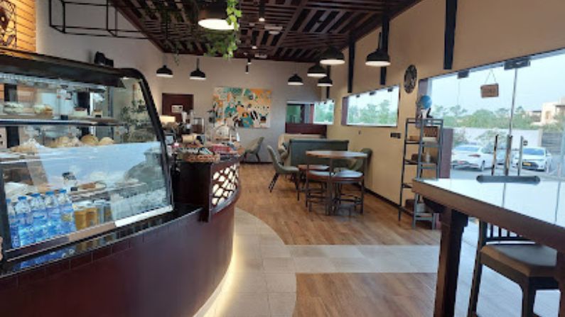 MetaSpot Café in Pettah featuring coffee, mocktails, sandwiches, and desserts.