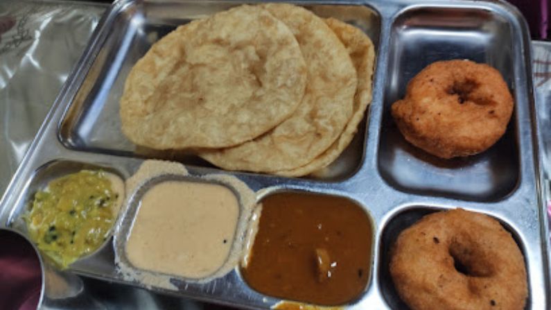 Aradhana Hotel Kadakkal serving Kerala meals and traditional non-vegetarian dishes.