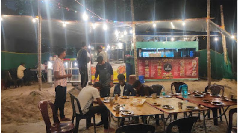 Beach View Cafe in Muzhappilangad serving coffee, burgers, sandwiches, and fresh juices.