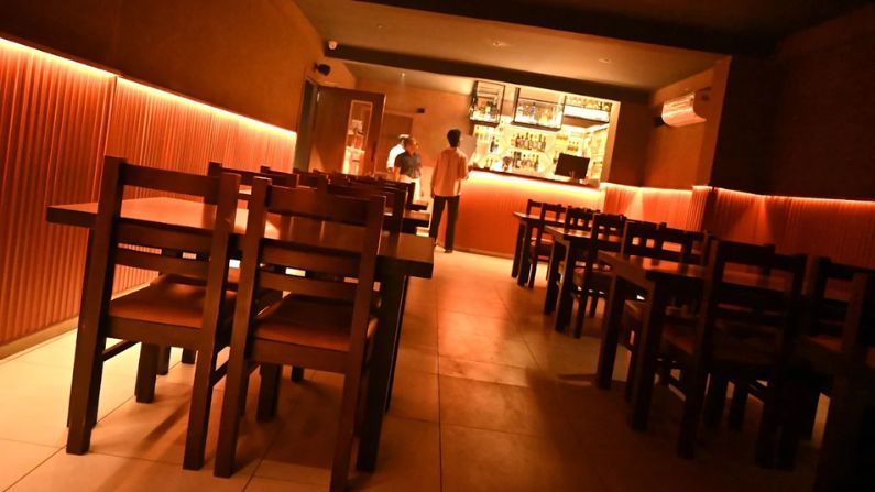 CLUBG BAR, RESTURANT & ROOMS