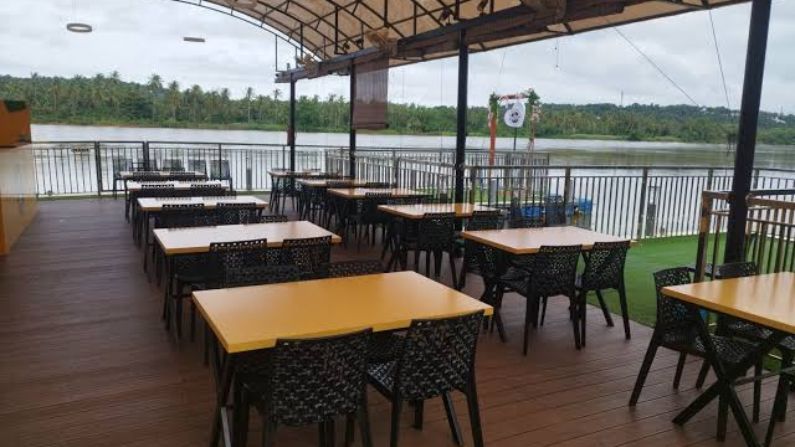 Drift n Dine Floating Restaurant in Parassinikadavu with scenic riverside dining.