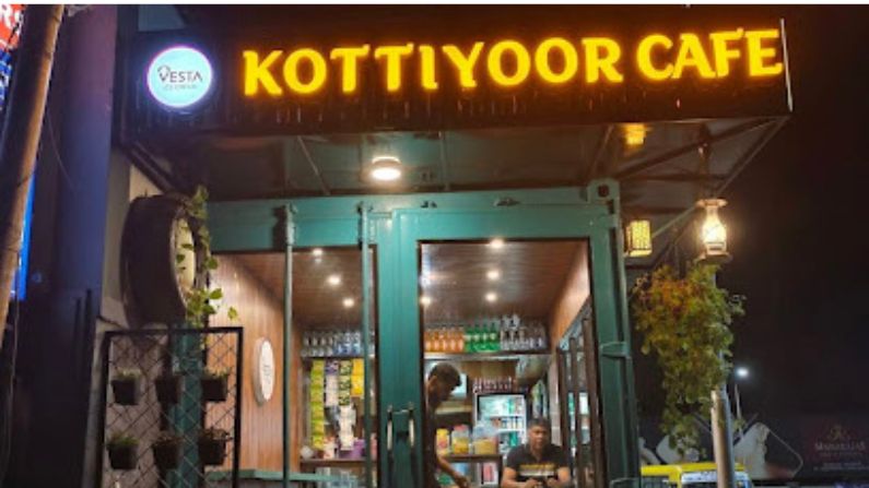 Kottiyoor Cafe serving tea, coffee, sandwiches and fresh juices near Kottiyoor Temple.