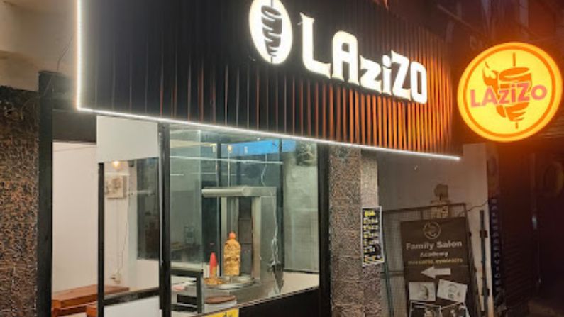 LAZIZO KOTTIYAM restaurant serving broasted chicken and shawarma.