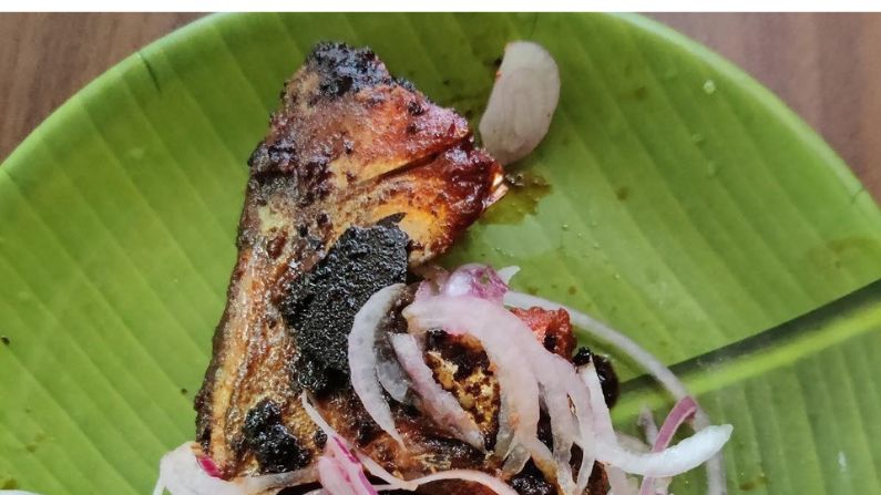 PoovathumKunnu Toddy Shop in Parassinikadavu serving traditional Kerala seafood.