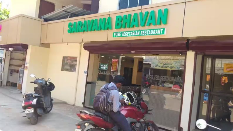 Saravana Veg Hotel in Peralassery serving authentic South Indian vegetarian meals and breakfast.