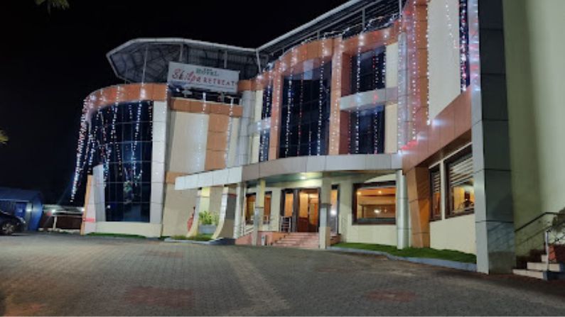 Hotel Shilpa in Ayoor serving Kerala meals and non-vegetarian dishes.