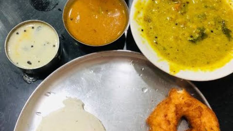 Vismaya Restaurant in Parassinikadavu serving South Indian and Kerala food.