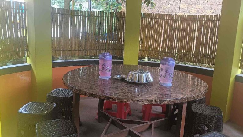 Haritha Restaurant Ponmudi serving authentic Kerala non-vegetarian dishes