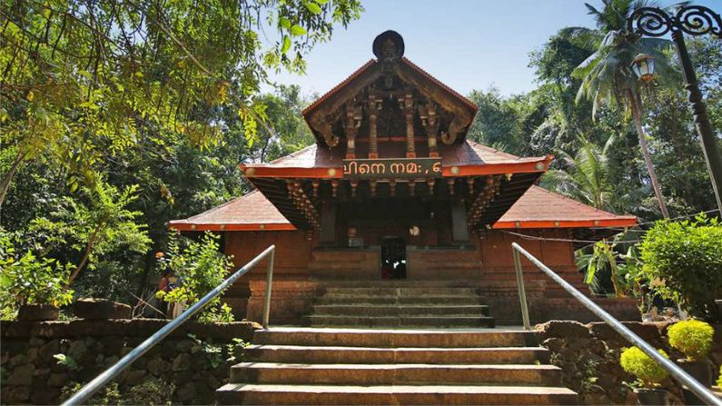 Restaurants in Kottiyoor featuring the best veg restaurants, non-veg restaurants, family restaurants, and local Kerala dining near Kottiyoor Temple.